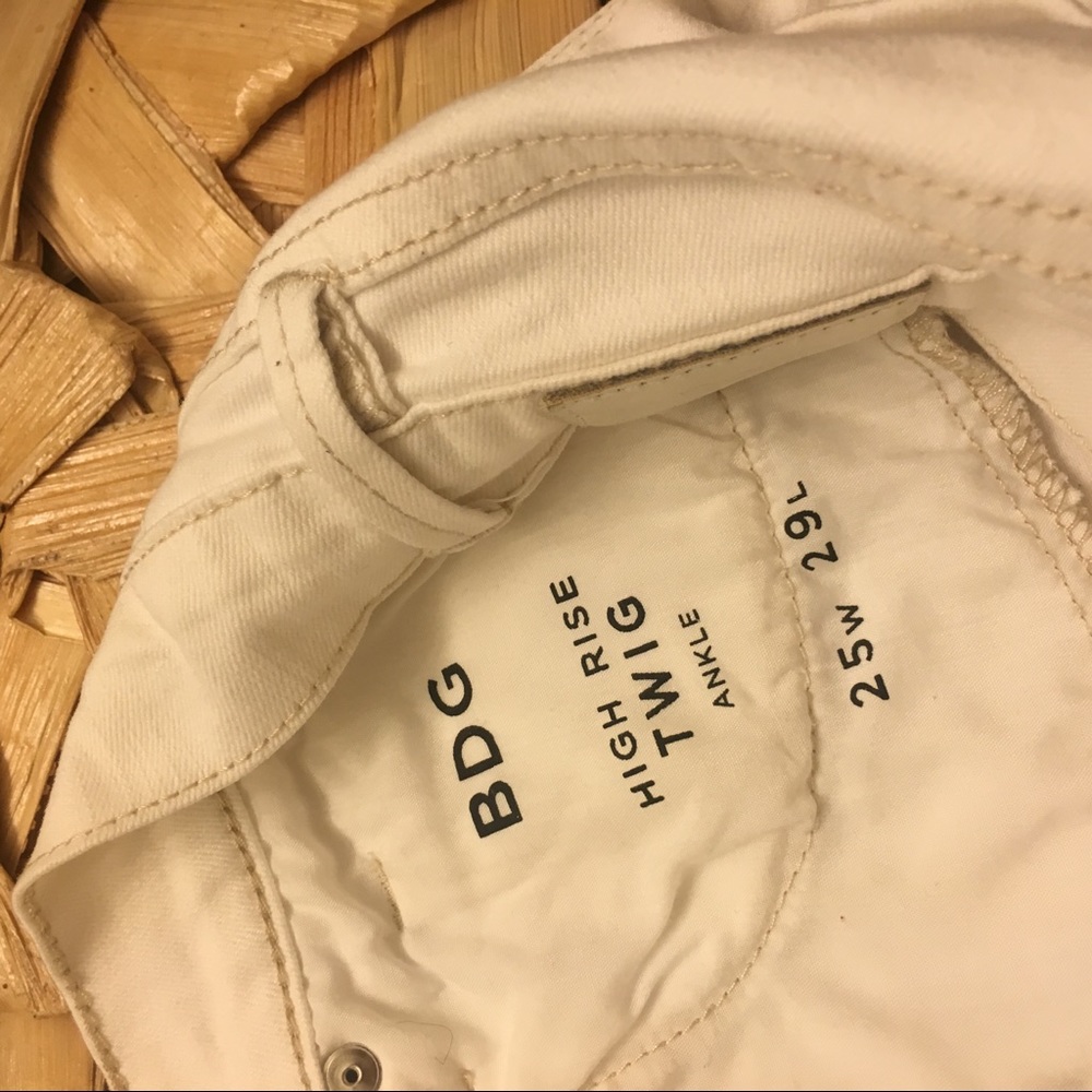 UO BDG High Rise Twig ankle white jeans - Picture 6 of 6